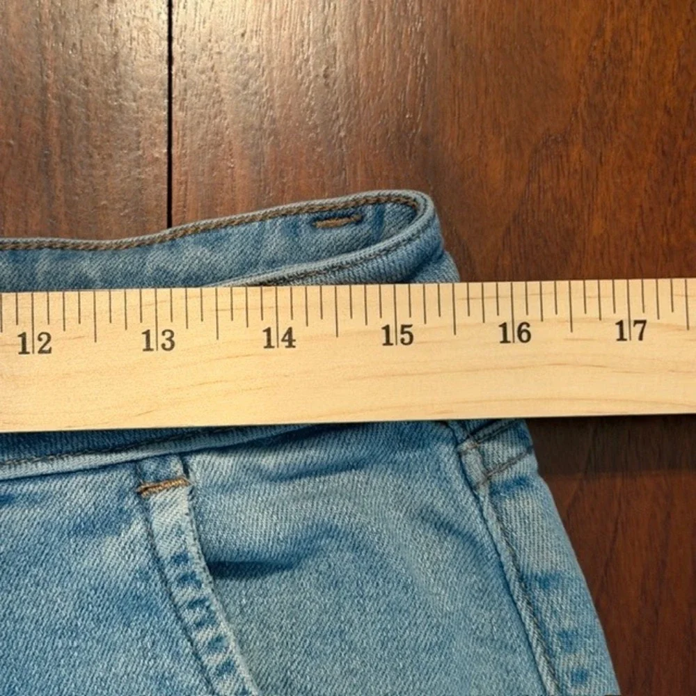 Fashion Nova Women Light Wash Pleated High Rise Mom Jeans Tapered Size‎ 13